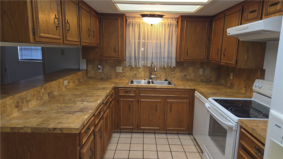 2486 Oak Park Dr Property Photo 4