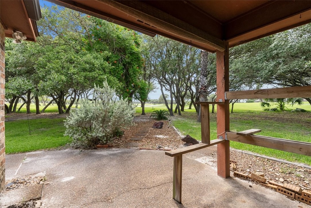 207 Highlands Dr Property Photo 3