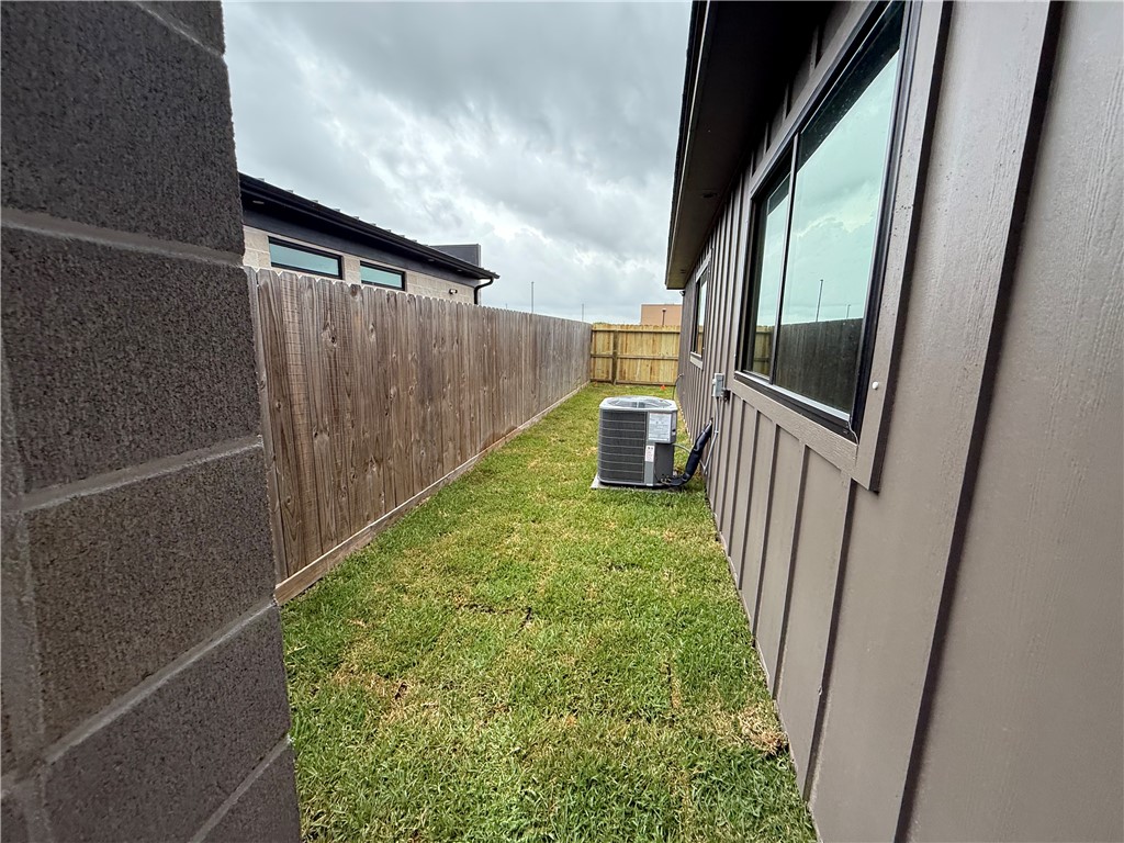 2722 Grace A Property Photo 3