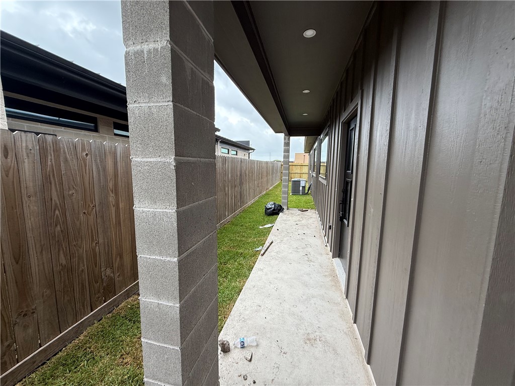 2722 Grace A Property Photo 20