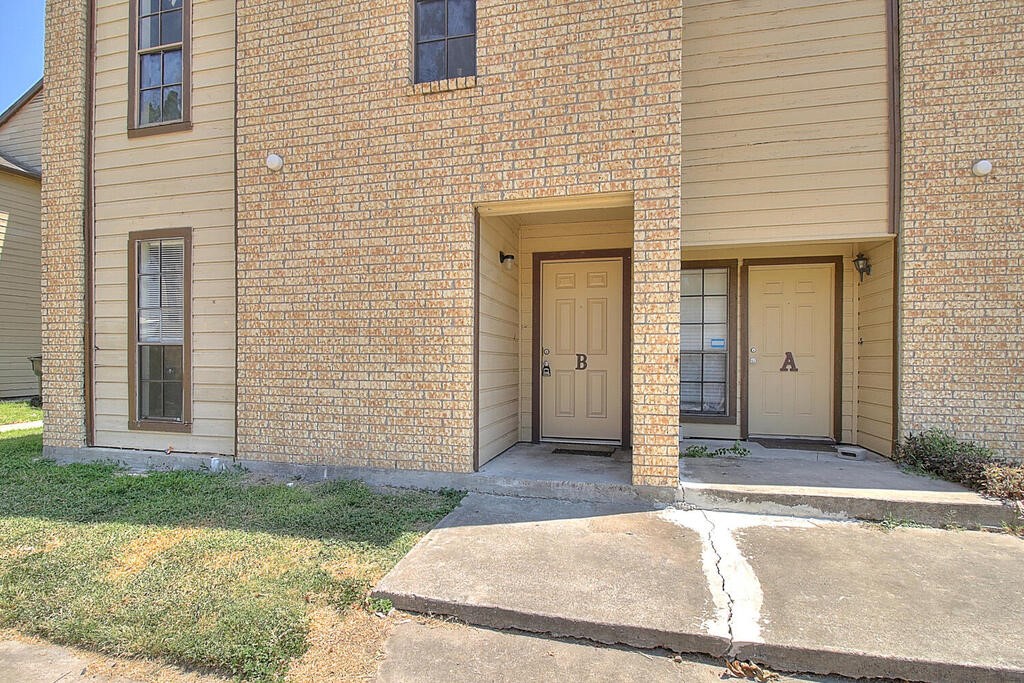 2314 Capitan Dr B Property Photo 2