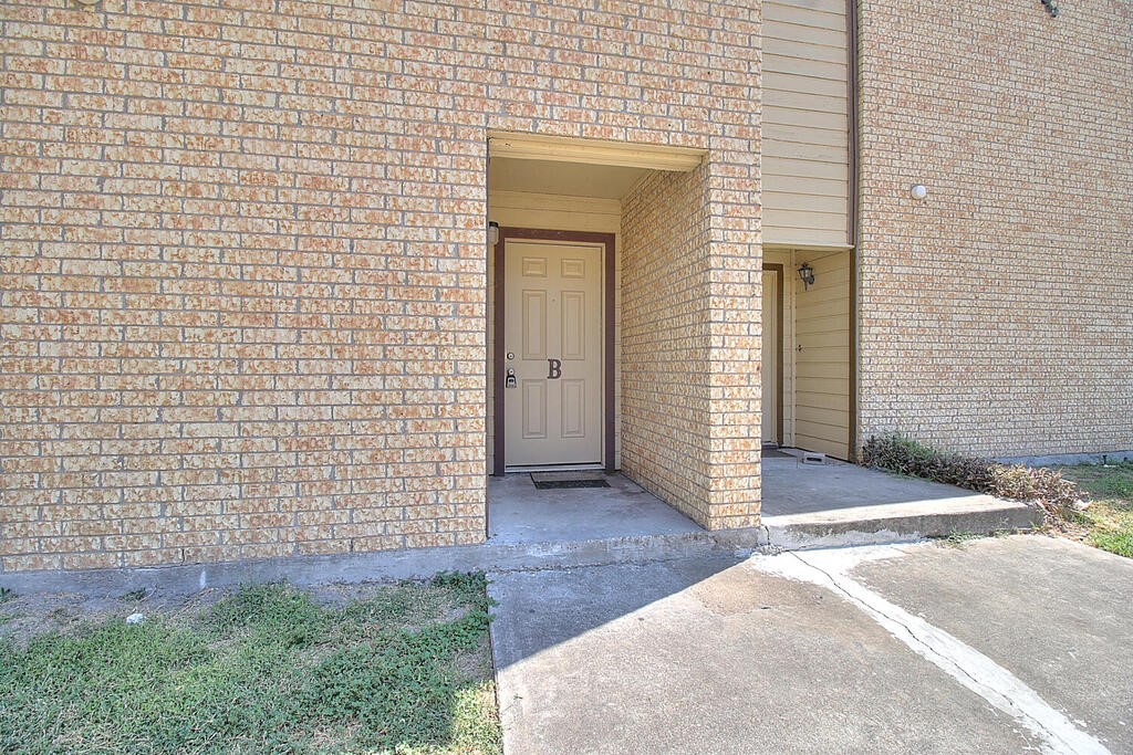 2314 Capitan Dr B Property Photo 3