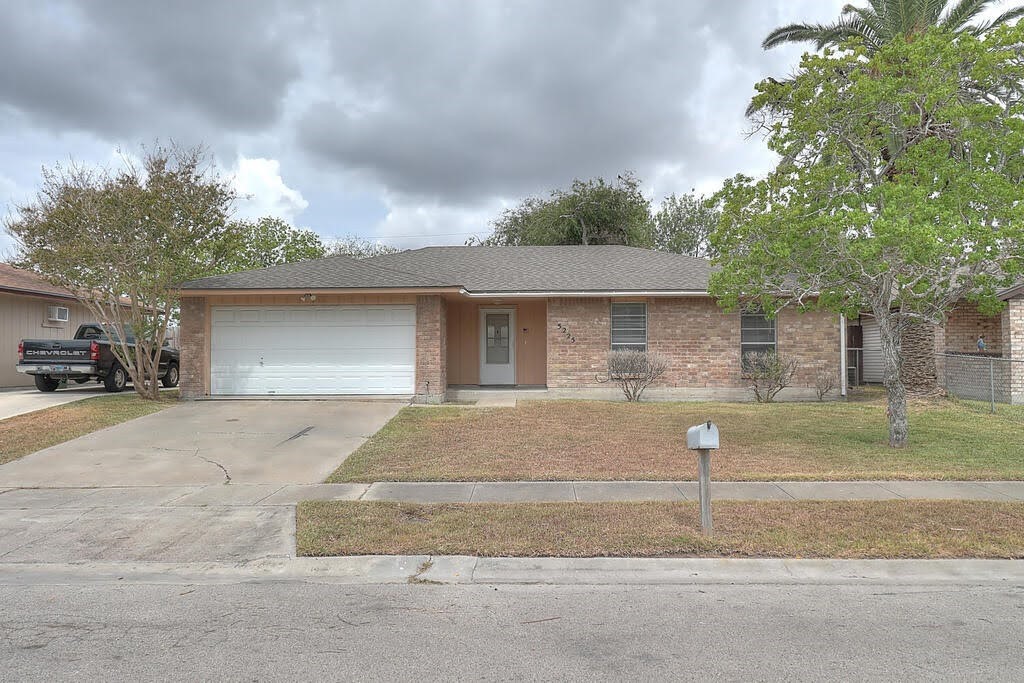 5225 Bonham St Property Photo 1