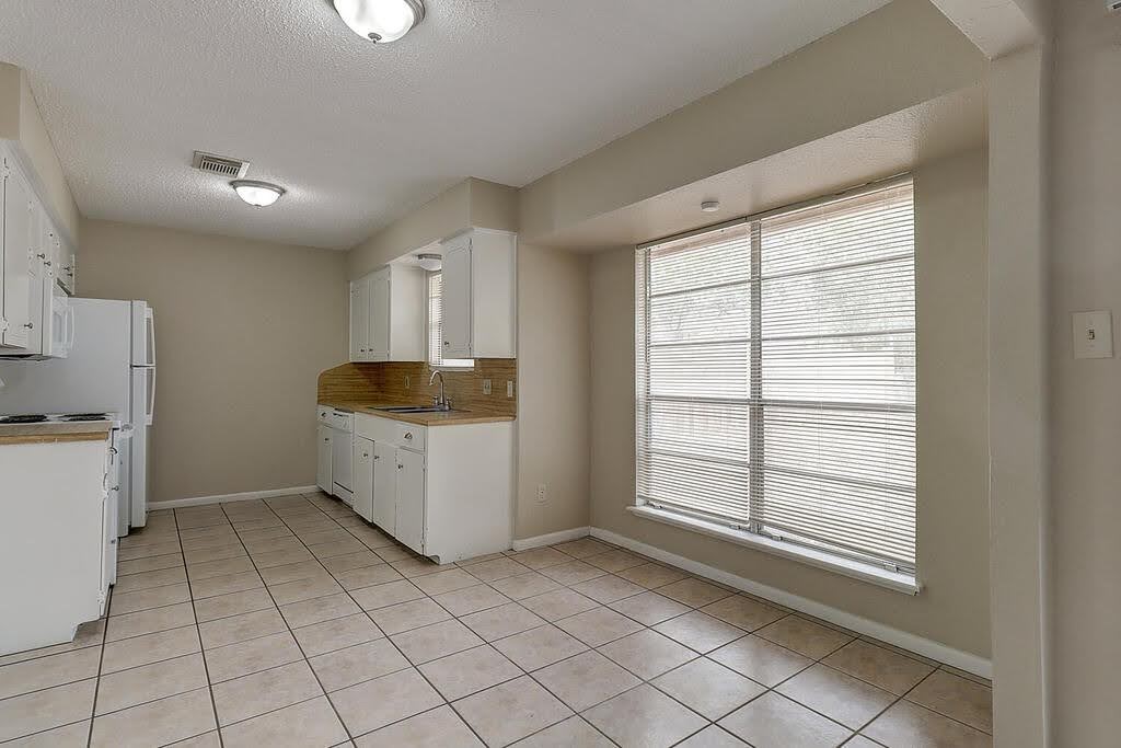5225 Bonham St Property Photo 9