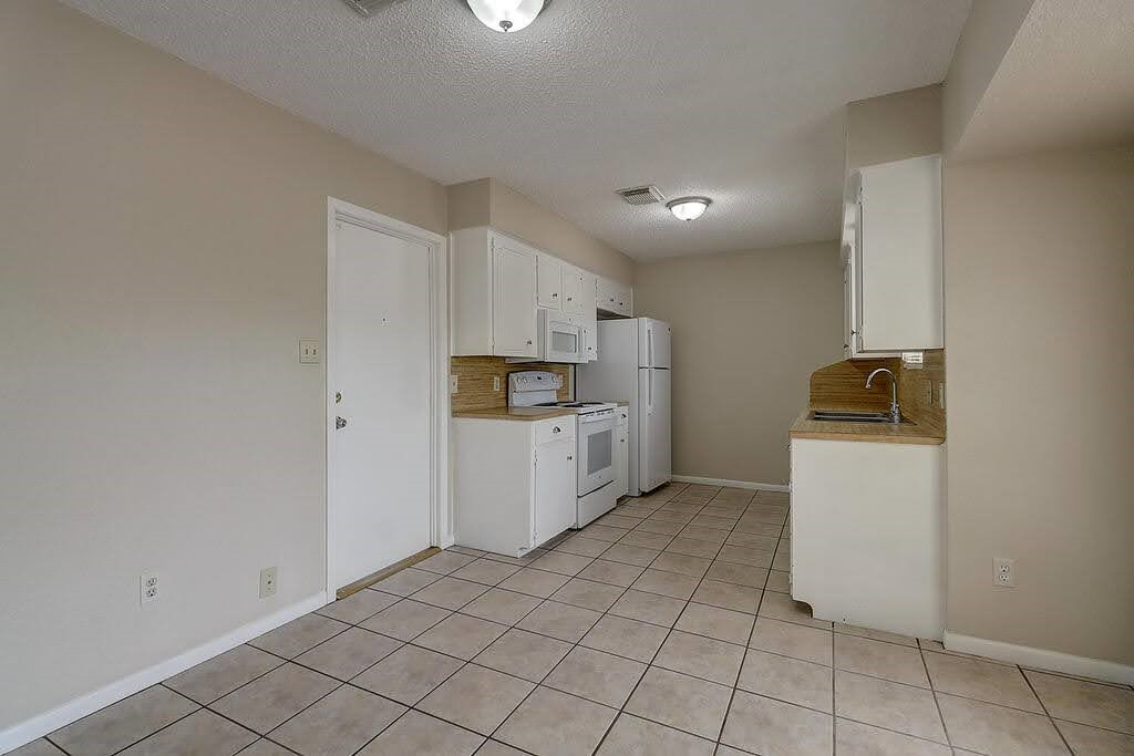 5225 Bonham St Property Photo 10