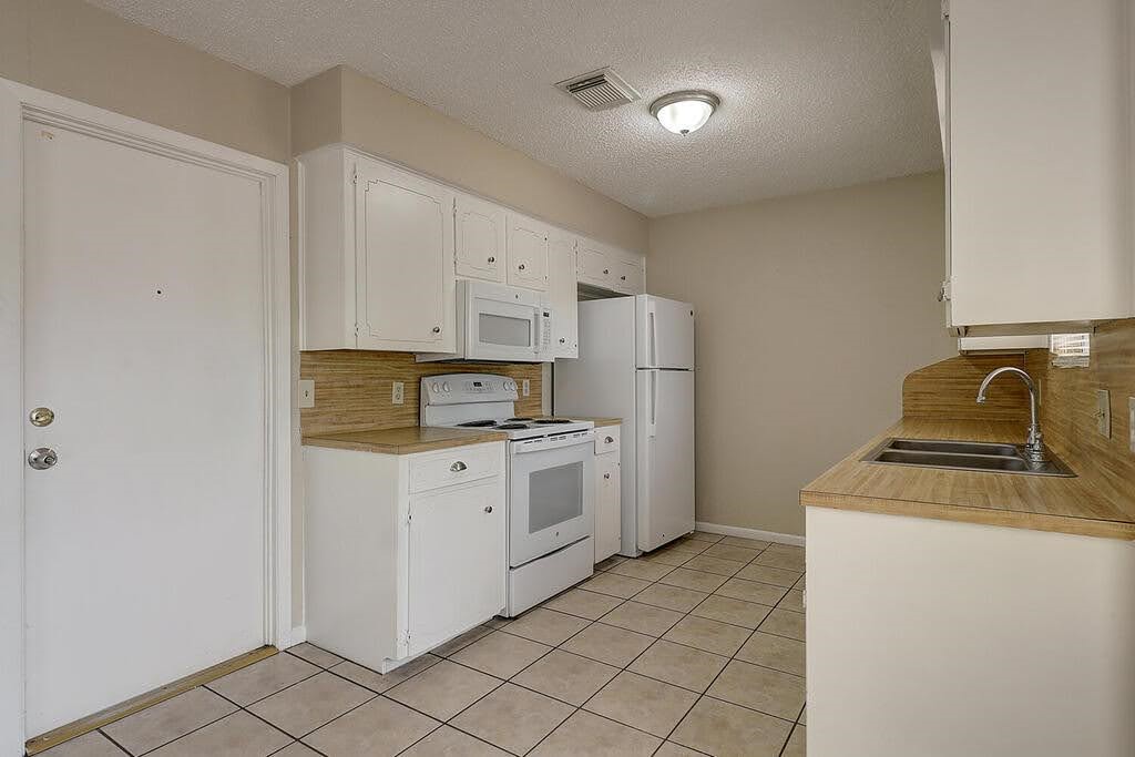 5225 Bonham St Property Photo 13