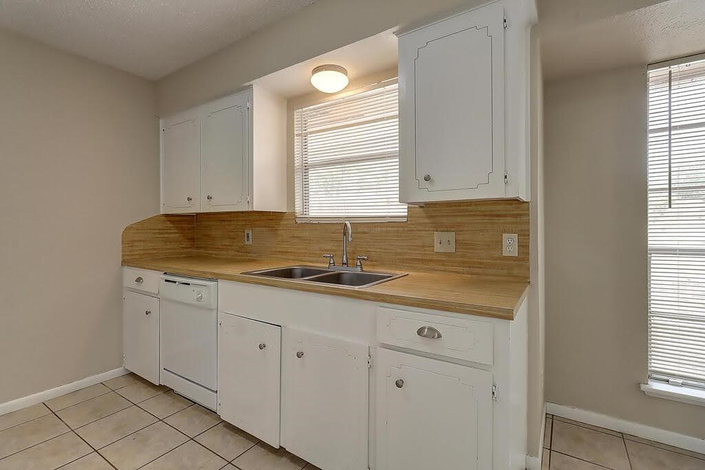 5225 Bonham St Property Photo 14
