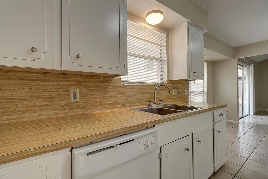 5225 Bonham St Property Photo 16