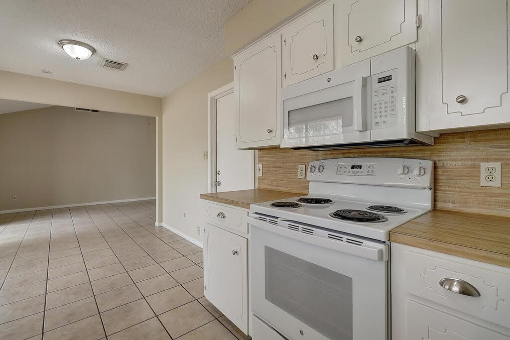 5225 Bonham St Property Photo 17