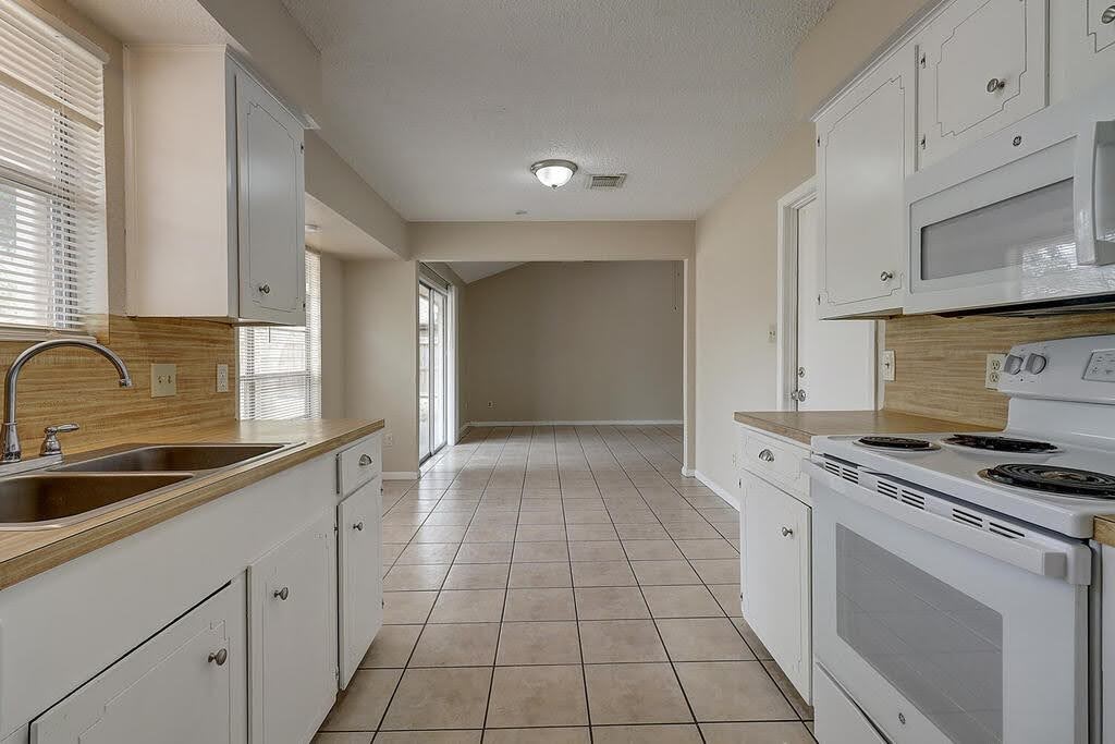 5225 Bonham St Property Photo 18