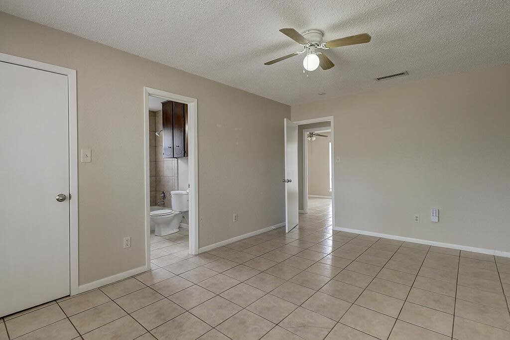 5225 Bonham St Property Photo 22