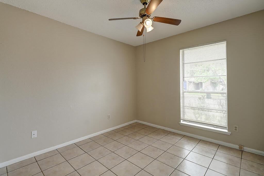 5225 Bonham St Property Photo 24