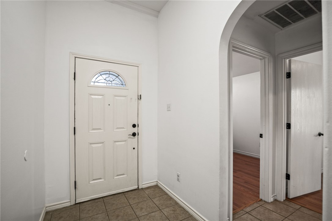 2302 Light Wind Dr Property Photo 4