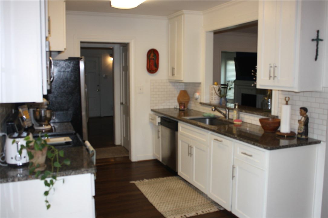 332 S Morningside St Property Photo 7