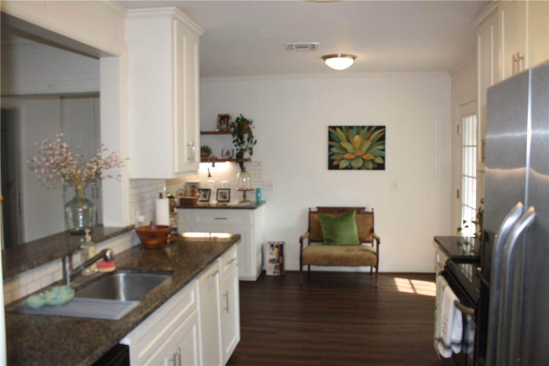 332 S Morningside St Property Photo 16