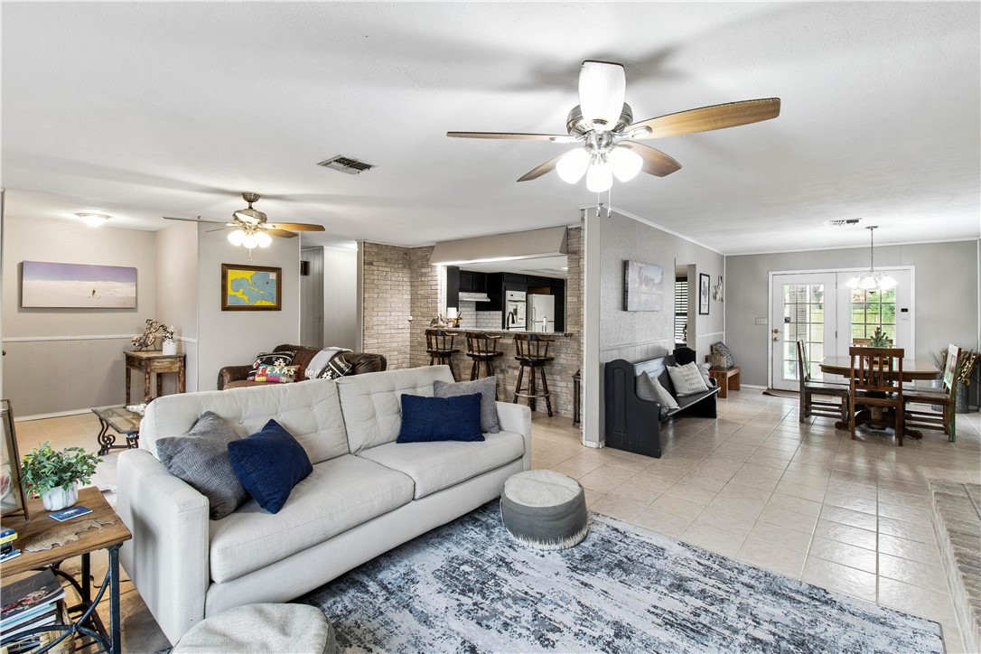 1300 Burton St Property Photo 4