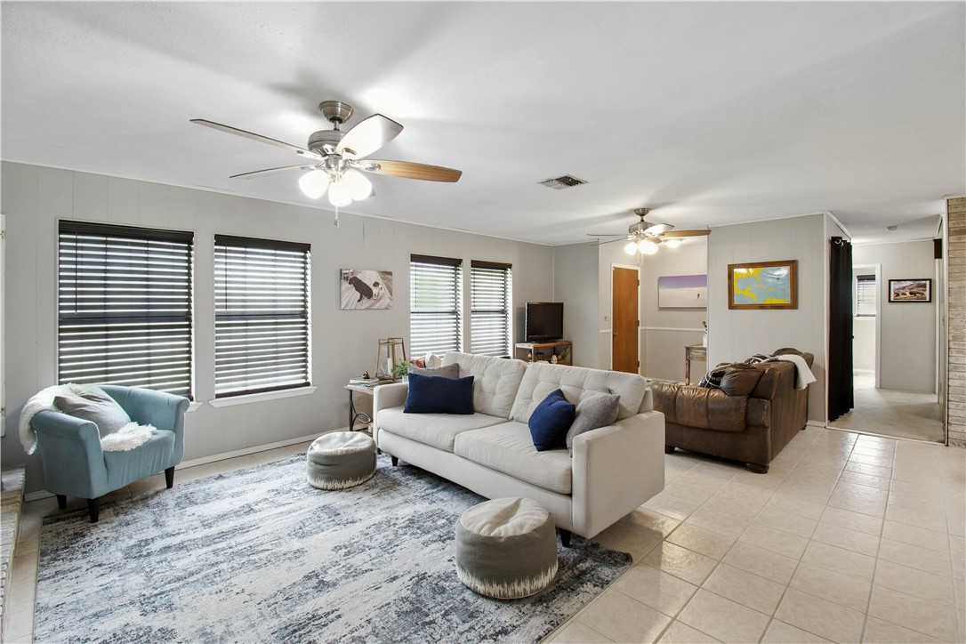 1300 Burton St Property Photo 5