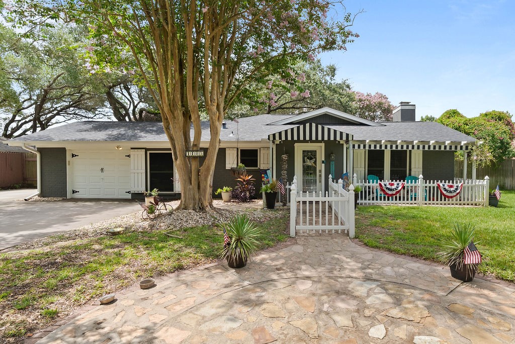 1105 S Paisano St Property Photo 1