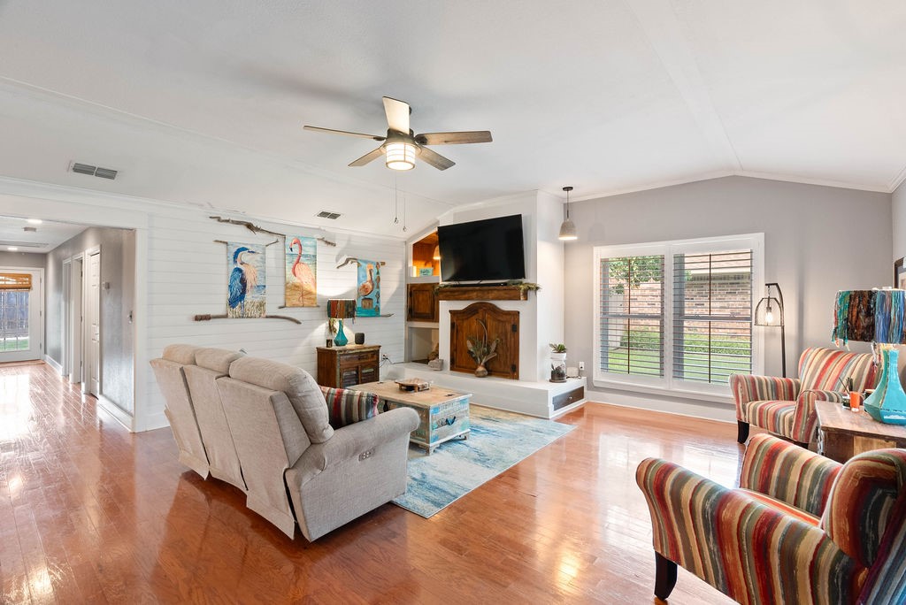 1105 S Paisano St Property Photo 4