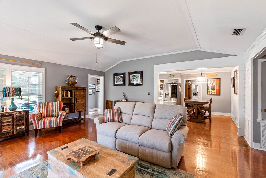 1105 S Paisano St Property Photo 6