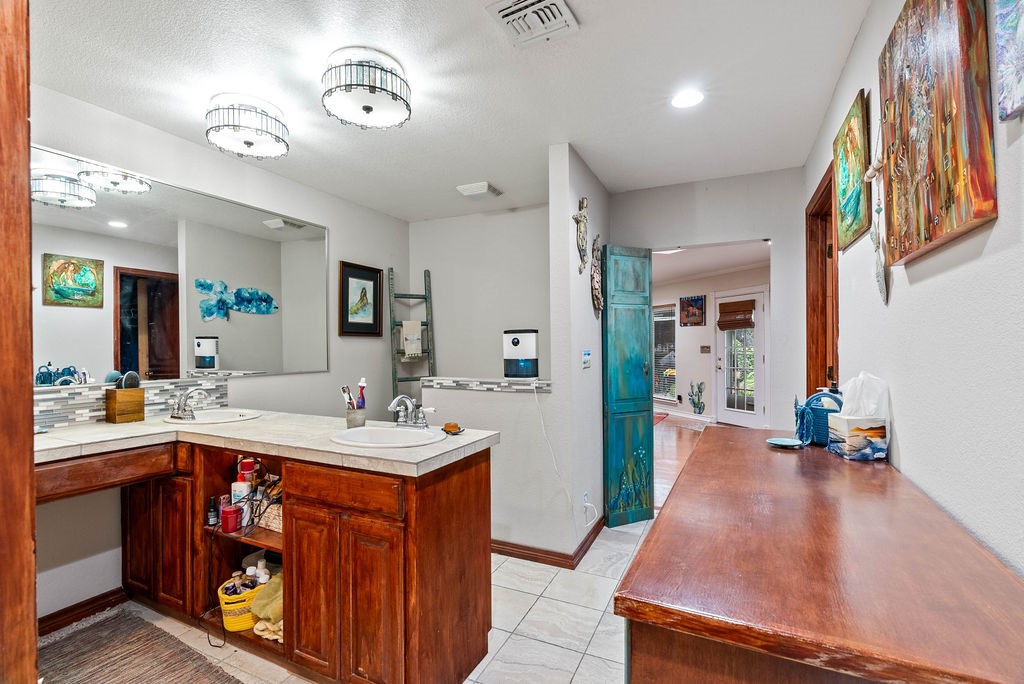 1105 S Paisano St Property Photo 15