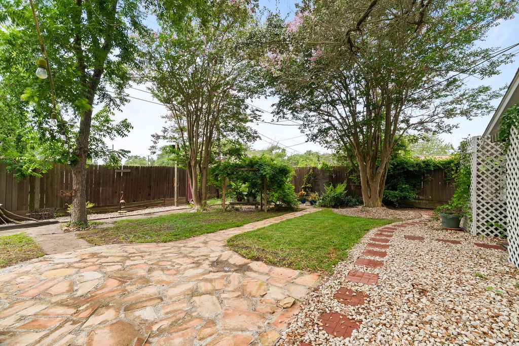 1105 S Paisano St Property Photo 23