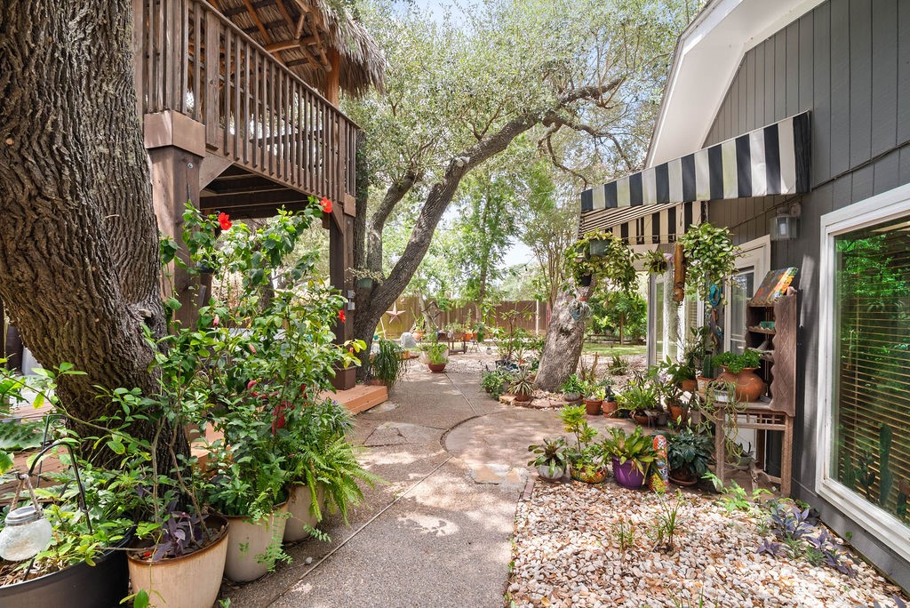 1105 S Paisano St Property Photo 28