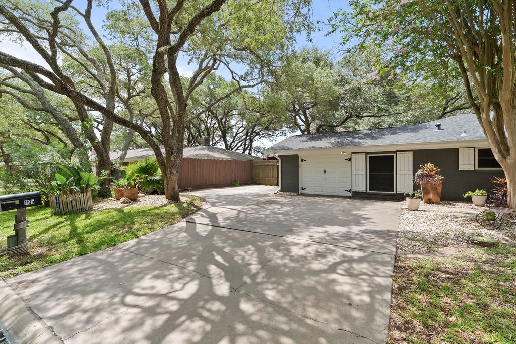 1105 S Paisano St Property Photo 33