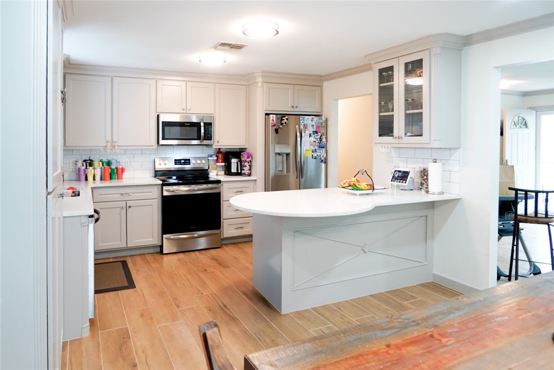 4625 Harney Rd Property Photo 14