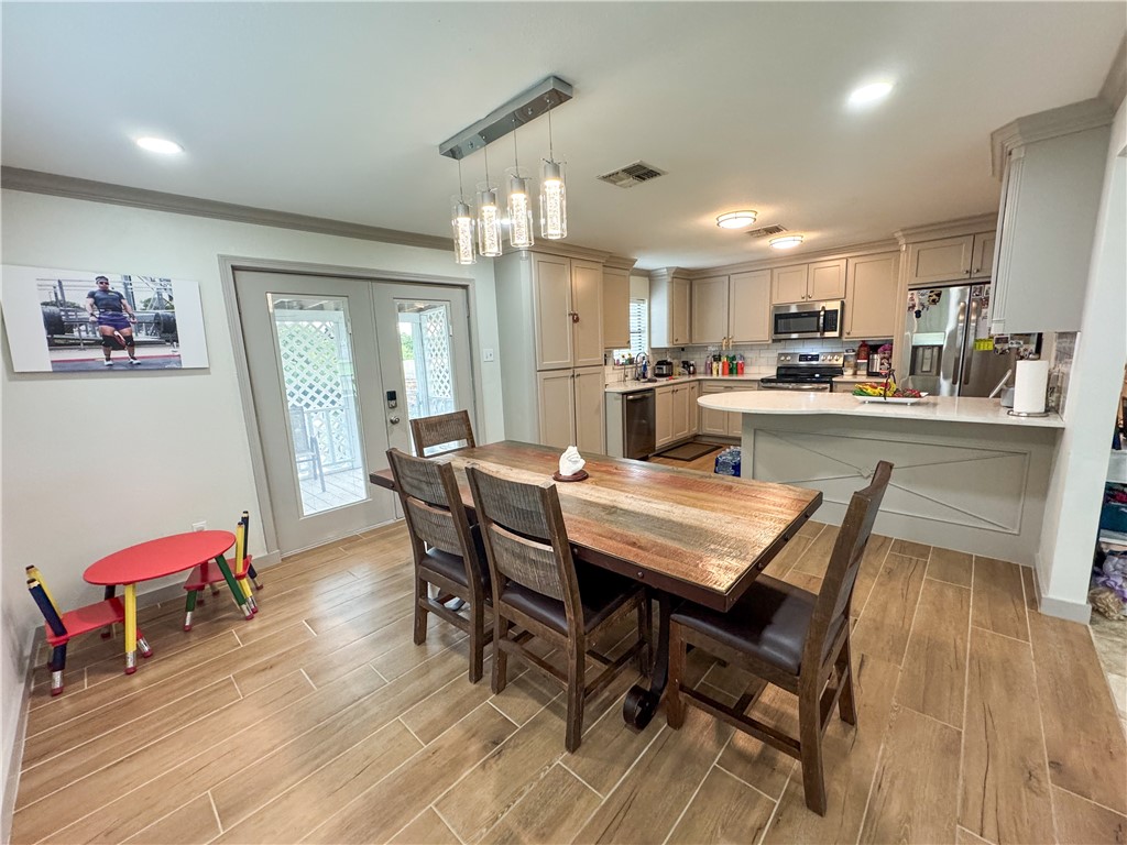 4625 Harney Rd Property Photo 17