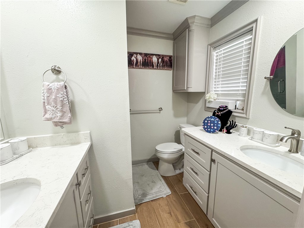 4625 Harney Rd Property Photo 20