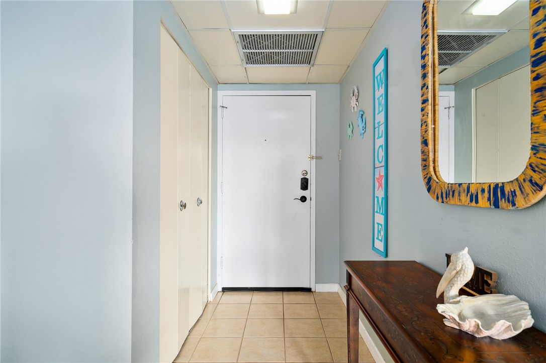 715 S Upper Broadway St 404 Property Photo 4