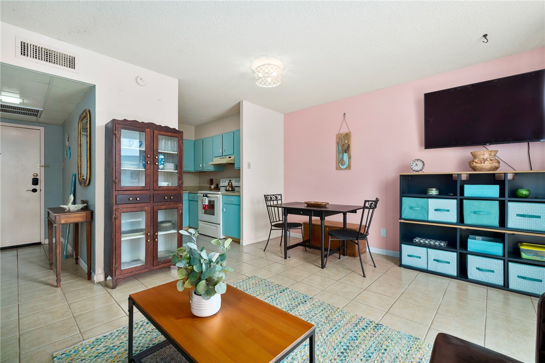715 S Upper Broadway St 404 Property Photo 8