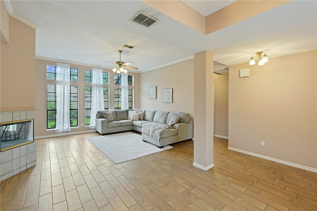 2217 Dorsey St Property Photo 6