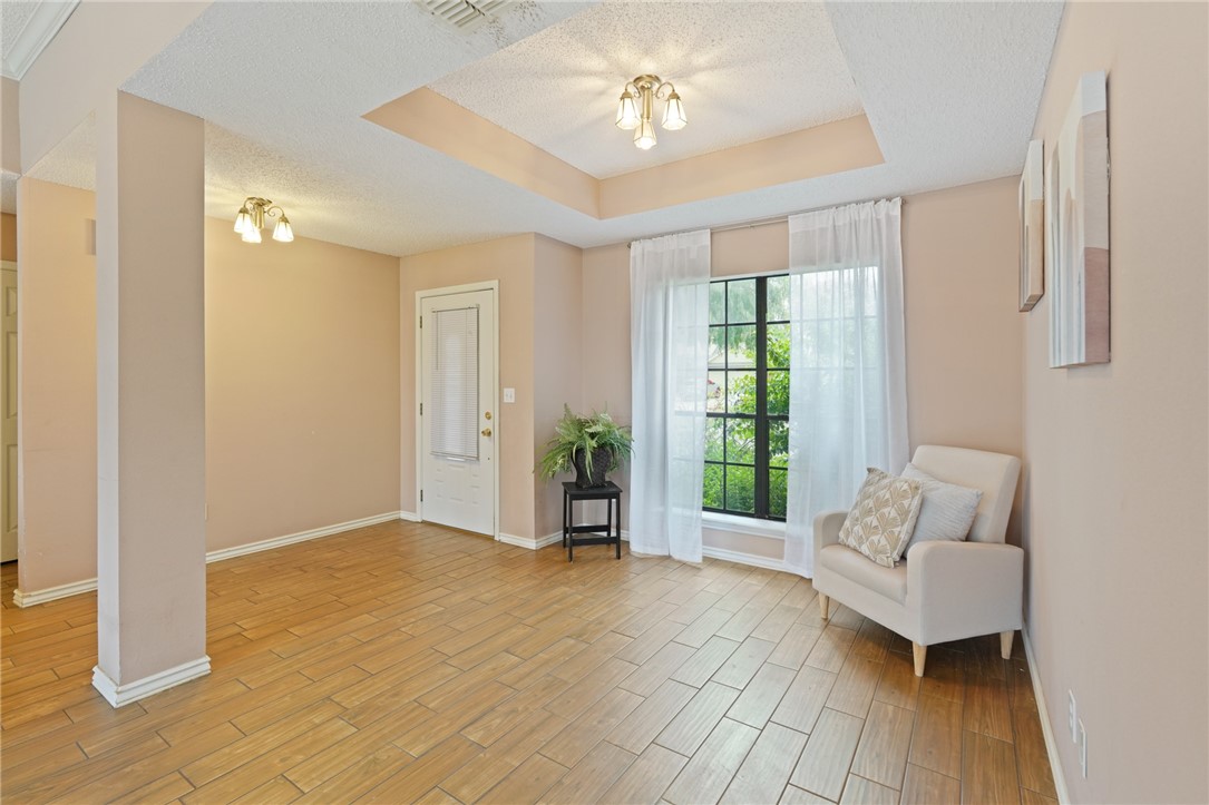 2217 Dorsey St Property Photo 8