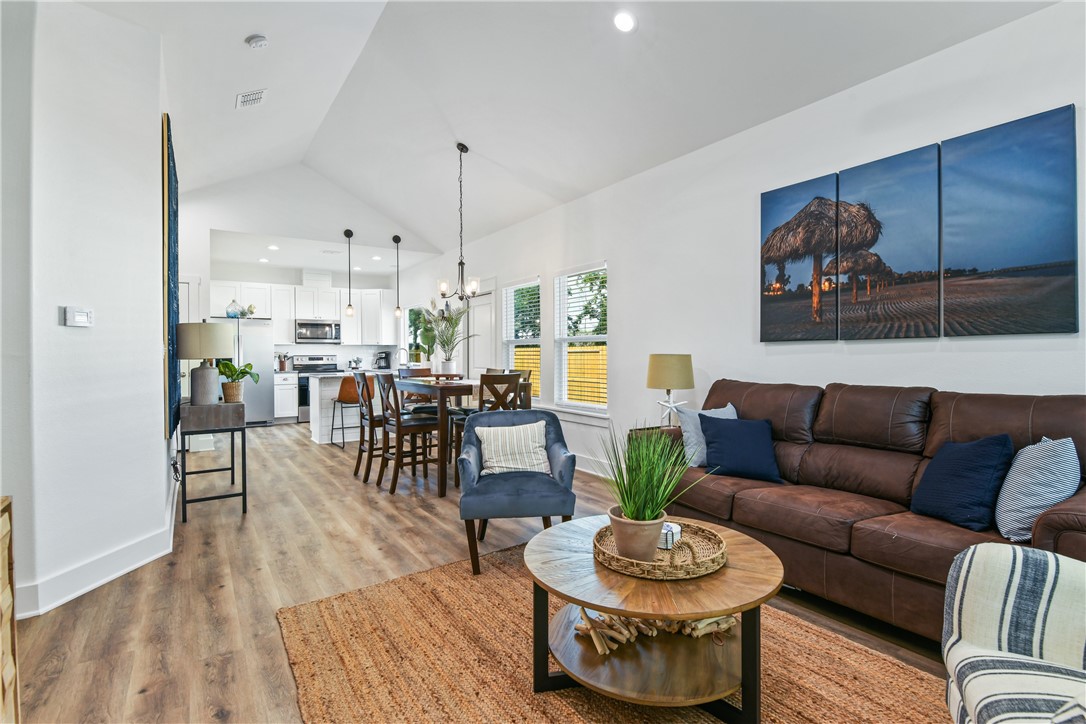 300 Rustic Oak Property Photo 2