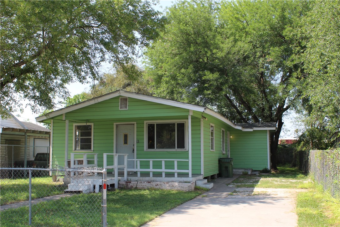 651 Trevino St Property Photo 1