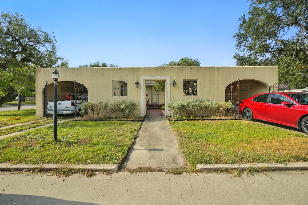 1024 E Sinton St Property Photo 1