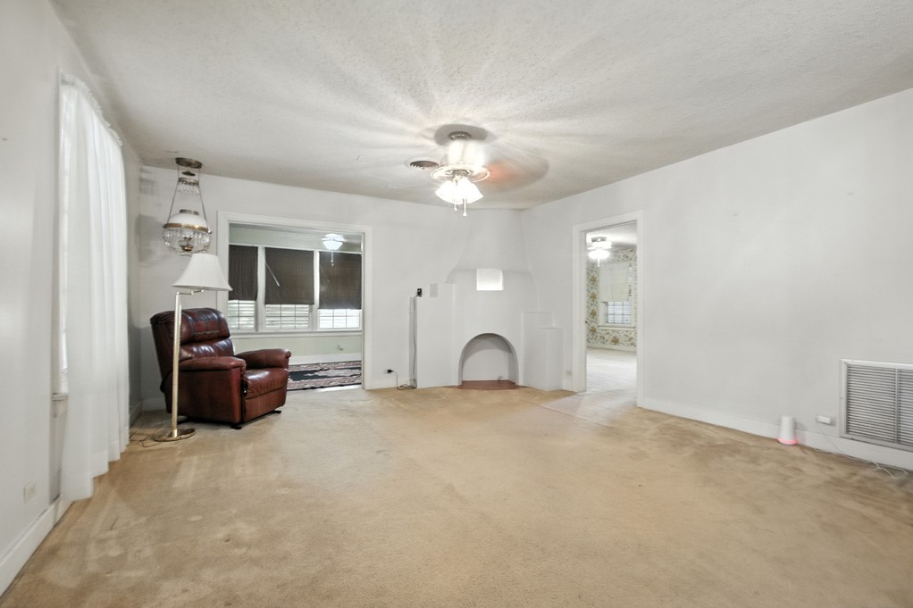 1024 E Sinton St Property Photo 5