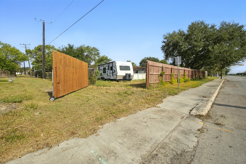 1024 E Sinton St Property Photo 22