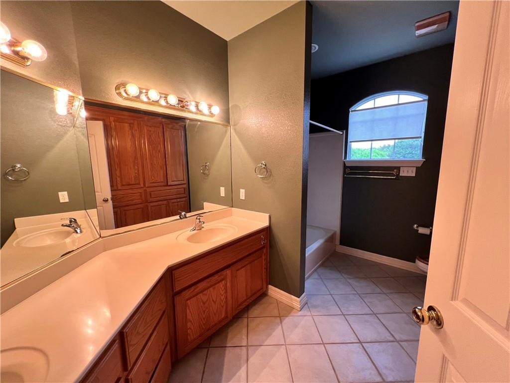 8017 Villefranche Dr Property Photo 10