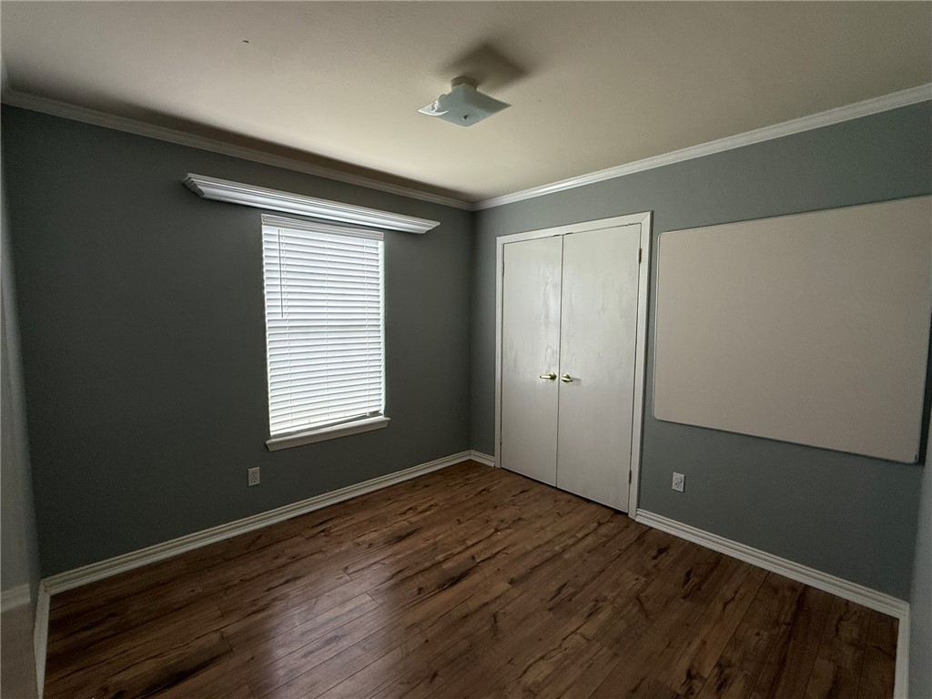 408 N Avenue C Property Photo 6