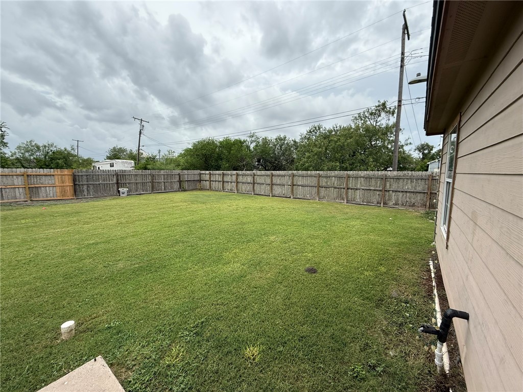 408 N Avenue C Property Photo 12