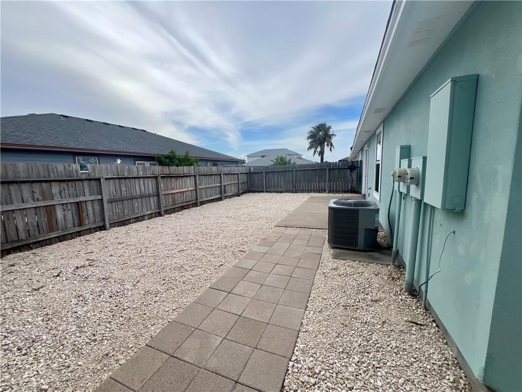 15409 Palmira Ave B Property Photo 3