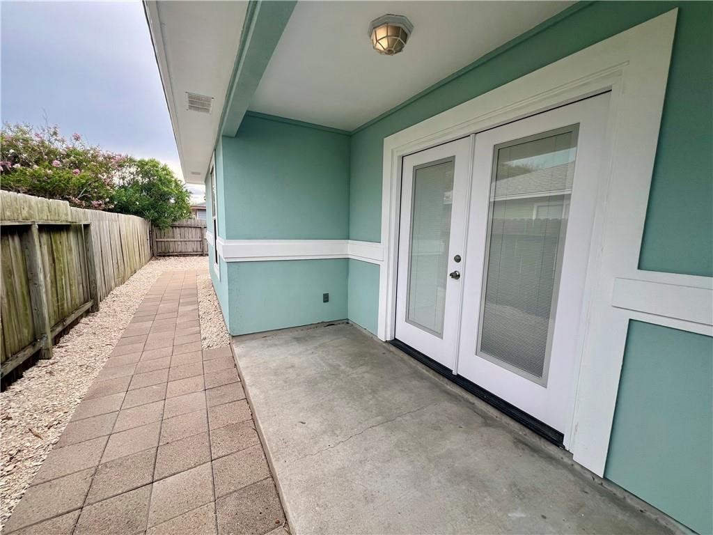15409 Palmira Ave B Property Photo 4