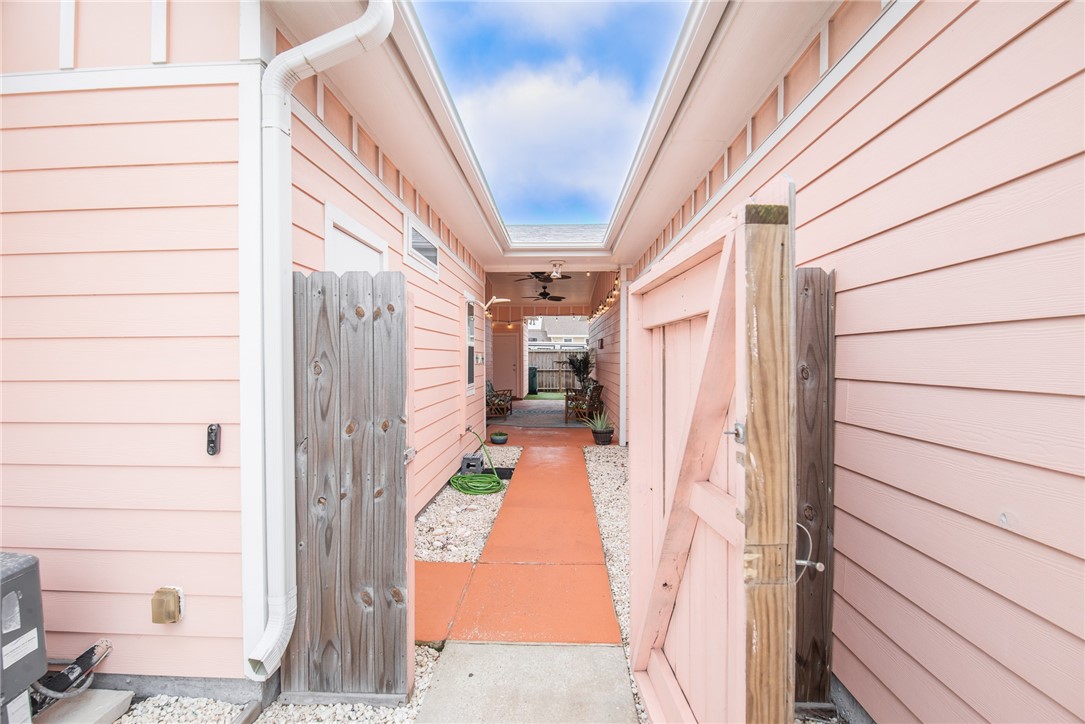 14205 Anegada Dr Property Photo 2