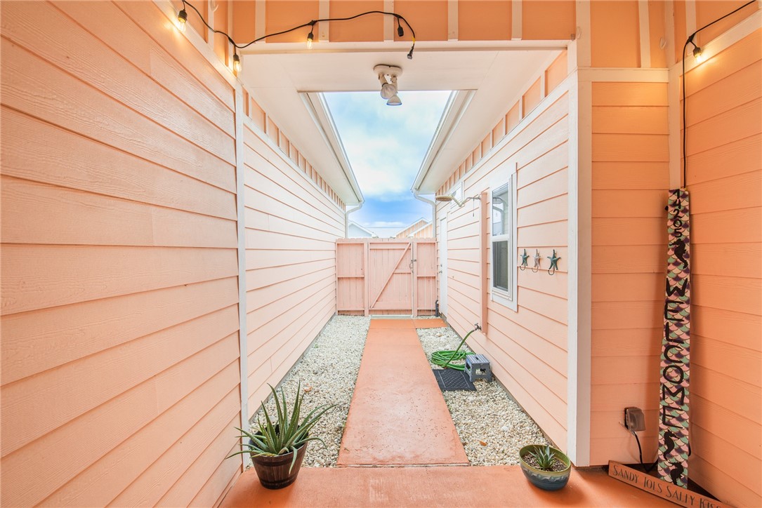 14205 Anegada Dr Property Photo 3