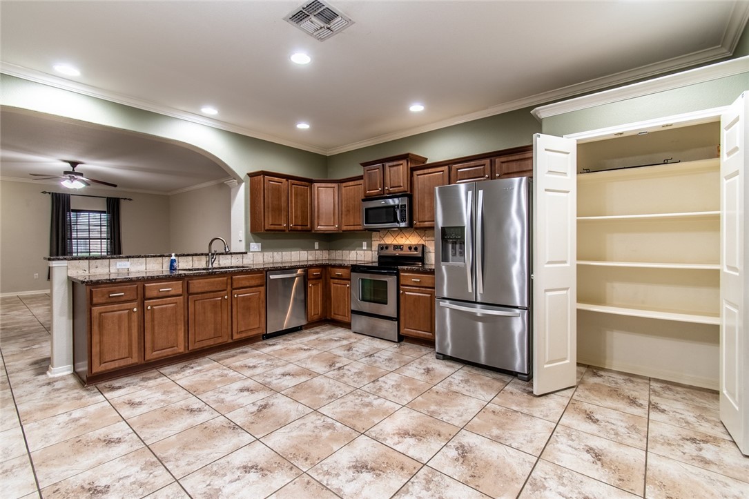 2526 Whirlwind St Property Photo 12