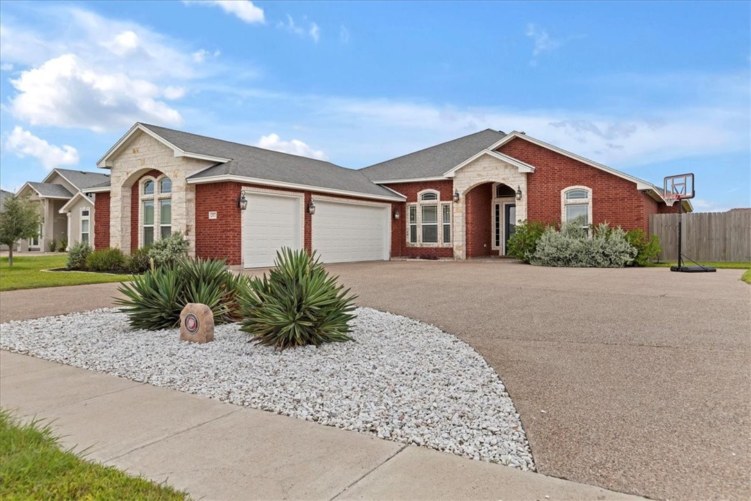 2573 Pacific View Property Photo 1