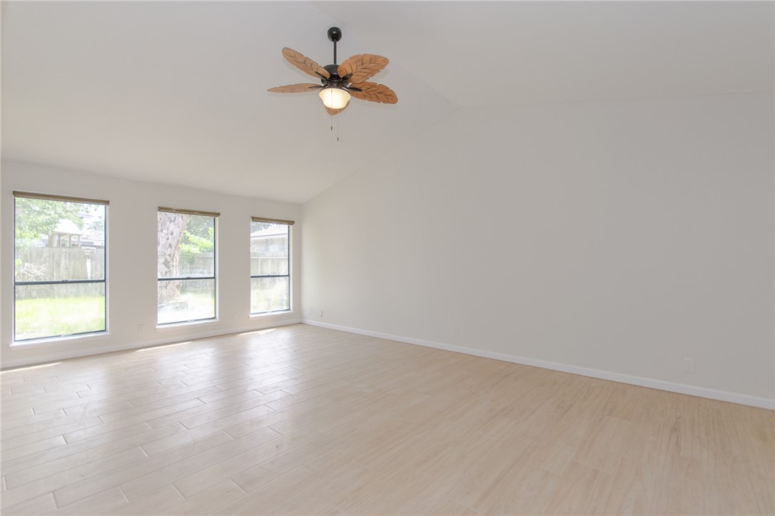 6918 Roseland Dr Property Photo 3